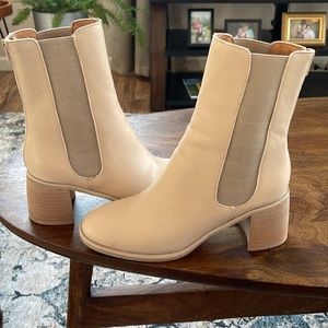 Ankle boots cream color by Oasis Society